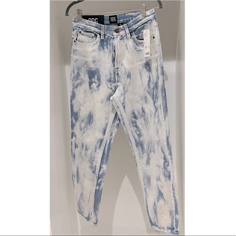 🌟 NWT - Urban Outfitters - BDG Acid Wash Slim Straight High Rise Jeans 28